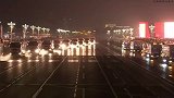 不愧是天安门的洒水车，就是不一样，不知道的还以为阅兵呢