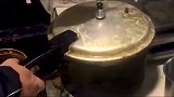 小伙竟敢强行打开高压锅，一旁观看的我都愣住了！