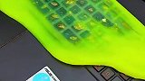 清洁软胶吧，不仅车上，放在家里，电脑都可以清洁哦