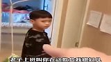儿子调皮，遭老爸硬核惩