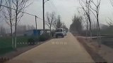 行车记录仪开门不看路，你可真豪横！