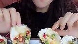 吃货吃生蚝肉，非常有食欲一口闷！