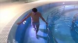 萌翻!科瓦契奇水中漫步竟变小矮人 都是折射搞的鬼-专题