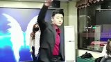 霹雳舞大叔跳舞真不错，舞姿活泼节奏感十足，不知碾压多少女人！
