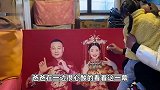 女孩亲吻妈妈生前婚纱照，还以为妈妈在医院，爸爸看到后瞬间泪奔
