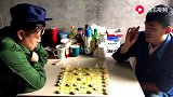 四川方言：两个老表下象棋，太趣了