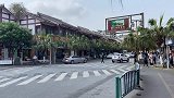逛逛遵义市区步行街。和其他步行街不一样。挺热闹的。