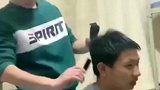 大二男生20天免费为100位同学理发