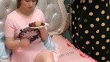 在哥哥家住一个月了，今天嫂子给我端来了红枣和鸡蛋
