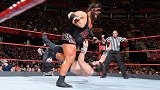 WWE-18年-RAW第1296期：单打赛 山姆森VS莱诺-单场
