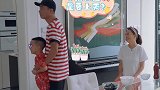 jasper对陈小春撒娇，没想到大哥现在也有这么柔情的一面