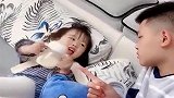 二胎有了妹妹后，哥哥每天的工作就是抢妹妹吃的，心疼妹一秒钟！