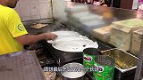 印度小哥街头卖煎饼，3元一份长达一米，食客：吃了还想吃！