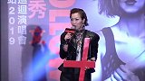 郑秀文晒全家福缅怀父亲，岁母亲罕见露脸，脸色红润气质优雅