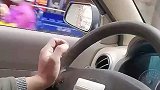 男子将汽车喇叭，改装成电控开关