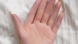 六根手指好神奇啊，这去做美甲是不是得多收费啊