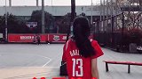 小姐姐这个后仰跳投太帅了吧，接下来的一幕，看好别眨眼！