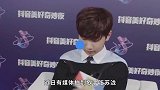 汪苏泷新恋情曝光，和美女房间热吻，前不久刚否认有女友