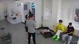 女子染发不结账称自己是大网红，理发师：她说一天赚几千