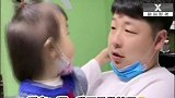 带暖宝来万达，暖宝以为做梦，赶紧掐了暖爸一把，原来会疼，搞笑