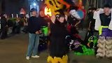问：“女狮尾男狮头”组合会有怎样的表现？ 答：请看VCR—— @嶺崬醒狮队