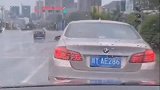 这就是女司机的豪横吧，这个是真的厉害了