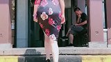 玲珑曲线身材美女，穿上紧身旗袍真好看