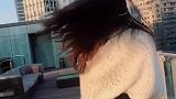 精致美女新鲜鲜,天台热舞美滋滋