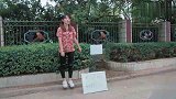 小伙用弓箭射鸟，前五次把把脱靶，后五次一下命中目标，太逗了