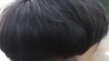 25岁男子嫌发型太幼稚，周围铲短刘海搂上去，很帅很满意