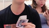 想用这首歌纪念一下我枕头下的三百块结果最后十块也没了！