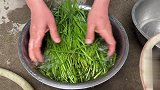 韭菜馅饼学会这样做，不发面不擀皮，皮薄馅大不露馅，柔软鲜香