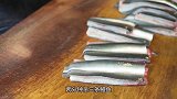 小伙学厨2年，专职处理鳗鱼，100条鳗鱼刮皮去骨