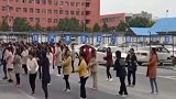 驾校学员学车前先跳舞   校长：缓解疲劳培养手脚协调