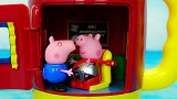 小猪佩奇和乔治乘坐太空船去旅行：会说话的太空船玩具