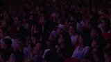 小岳岳唱歌互动还得罪人，道歉的样子都那么贱