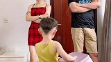儿子真聪明，一个动作让夫妻瞬间和好