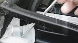 车内为什么漏水，因为天窗这个地方堵塞了。