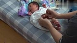 专业月嫂示范如何给新生儿宝宝做脐带护理,新手爸妈学起来吧！