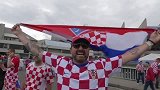 欧洲杯-16年-克罗地亚球迷庆祝开门红 星月旗与格子衫下的狂欢-新闻