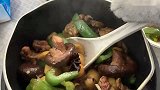【料理猫王】猫咪为主人做了板栗炖鸡，有模有样，一定要看到最后