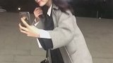 这天气敢掏出手自拍的人不多了