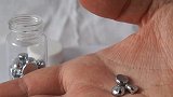 世界上“最软金属”，碰到人体肌肤就会融化，你敢玩一玩吗？