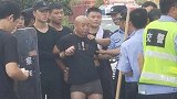 江西杀3人嫌犯作案过程曝光：扯开铁丝网从后门进入受害者家中