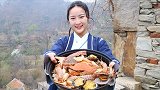 海鲜从天而降，姑娘大喜过望，做了一锅都是家乡的味道！