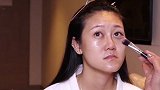 女子素颜不咋样，化妆打扮一下，摇身变时尚女神