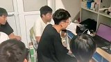 男生宿舍集体看恐怖片，被吓到后竟然这样自愈