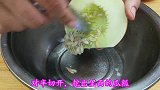 甜瓜这样做你吃过吗教你创意新做法，香甜酥脆，上桌就光盘