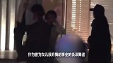 刘亦菲母女聚餐被偶遇，披肩滑落露香肩，妈妈打包剩菜家风优雅