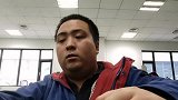 老妈为了给儿子还债，一个人流浪街头，一分钱逼倒打工仔